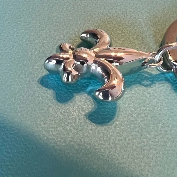 🌸🌸 Authentic Tiffany & Co. RARE Fleur De Lis Keyring - Picture 7 of 10